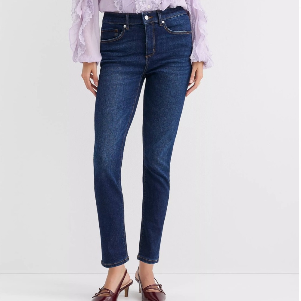 LOFT Curvy Skinny Crop Jeans. Medium Dark Wash. Size 27 or 4 Petite.